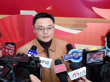 2023年，长三角铁路年发送旅客突破8亿人次，在杭州东站见证八亿哥（郭均相）闪亮登场
